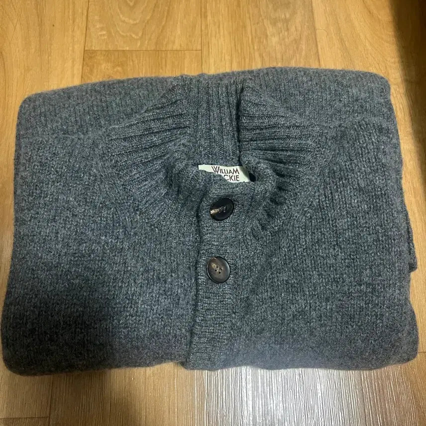 [SOLD OUT] 윌리엄 로키 하이 넥 가디건(42)