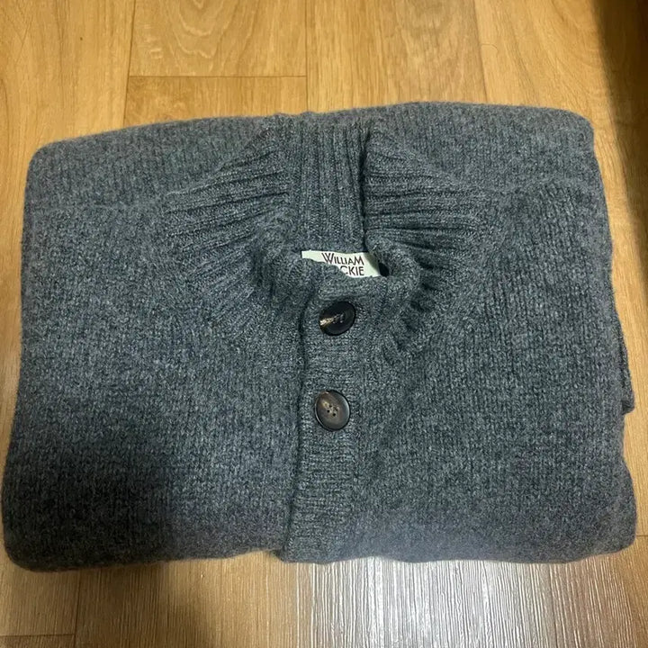 [SOLD OUT] 윌리엄 로키 하이 넥 가디건(42)