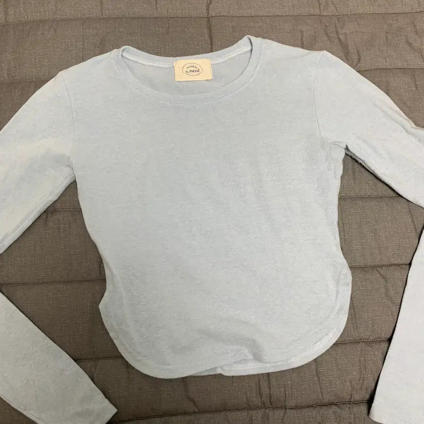 [BUNJANG] O,neul Round Glam T-Shirt Light Blue / 오이니 [o,neul] round glam T 라운드 글램탑 연블루