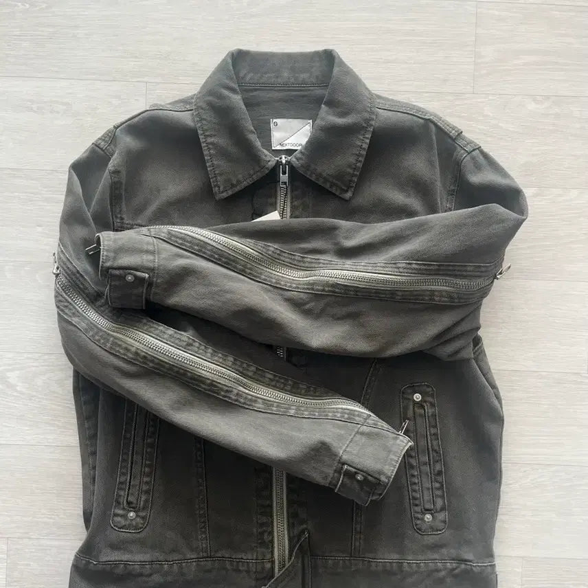 [BUNJANG] NEXZ Zipper Trucker Jacket Khaki / [1] 넥스트도어립스 트러커 자켓 새상품