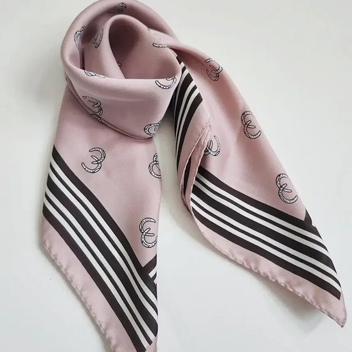 [BUNJANG] Pink Horseshoe Pattern Scarf / 핑크 말발굽 패턴 스카프(새상품)