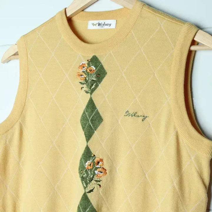 [BUNJANG] Wool Knit Vest / (M) 울시 니트 조끼 베스트 자수 노랑-17678