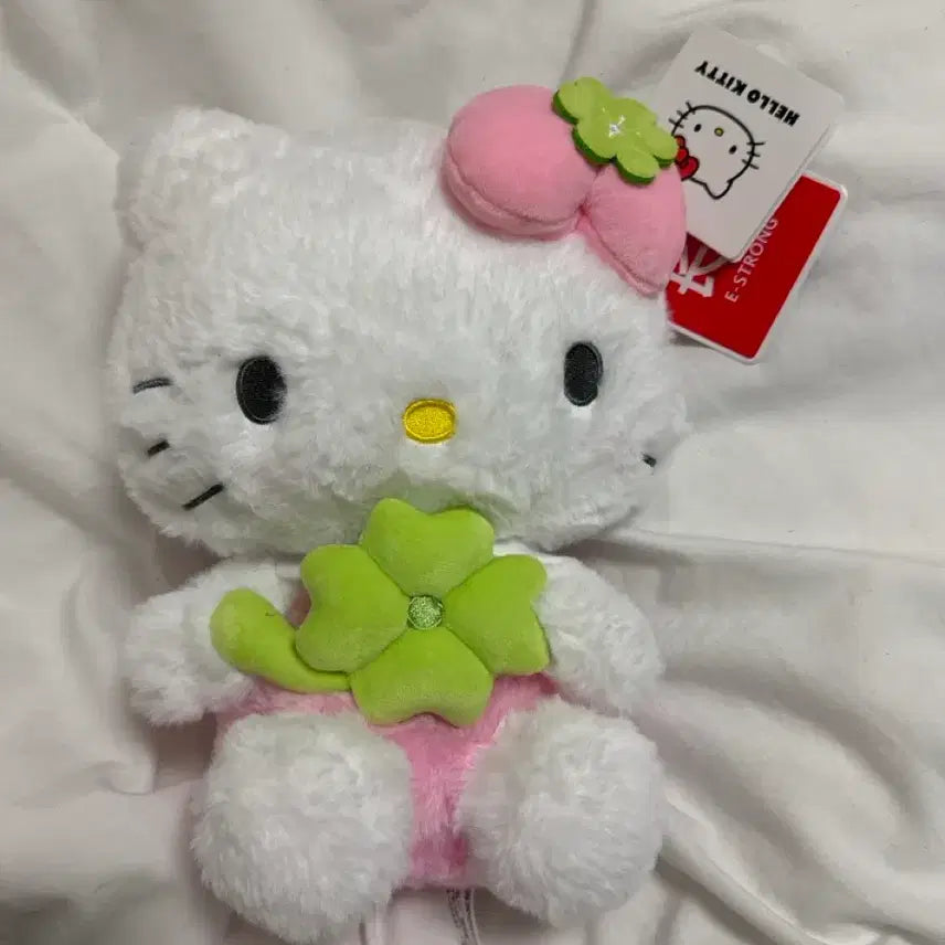 [SOLD OUT] 헬로키티 인형 클로버 장식