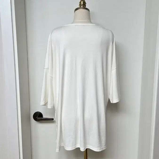 [BUNJANG] Loose Fit V-Neck Side Slit Asymmetrical T-Shirt / 루즈핏 브이넥 양쪽 옆트임 앞뒤언발 반팔