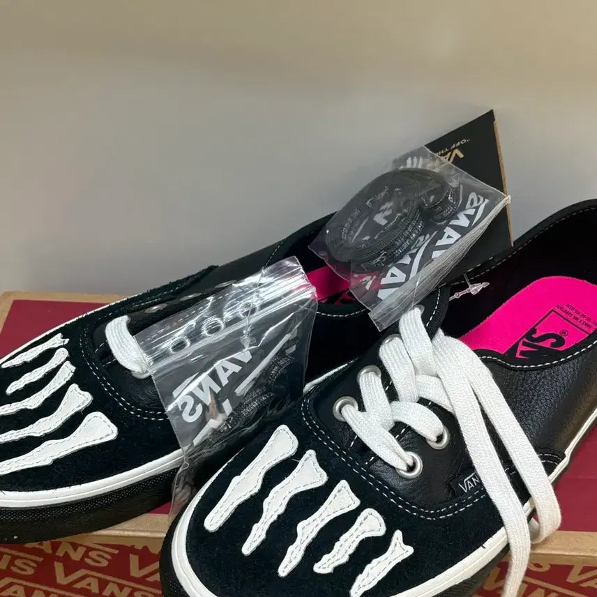 [BUNJANG] Vans Sabotage Authentic Skeleton Black Sneakers / 반스 사보타지 어센틱 스켈레톤 블랙