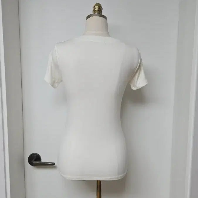 [BUNJANG] Ivory V-Neck Short Sleeve T-shirt / 아이보리 V넥 반팔 티셔츠