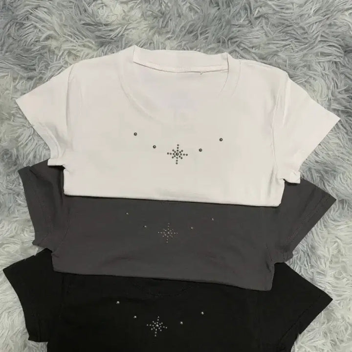 [BUNJANG] Unused Studded Slim Fit Cropped T-Shirt / 새상품 스터드 핫픽스 밑단굴림 슬림핏 반팔 티셔츠