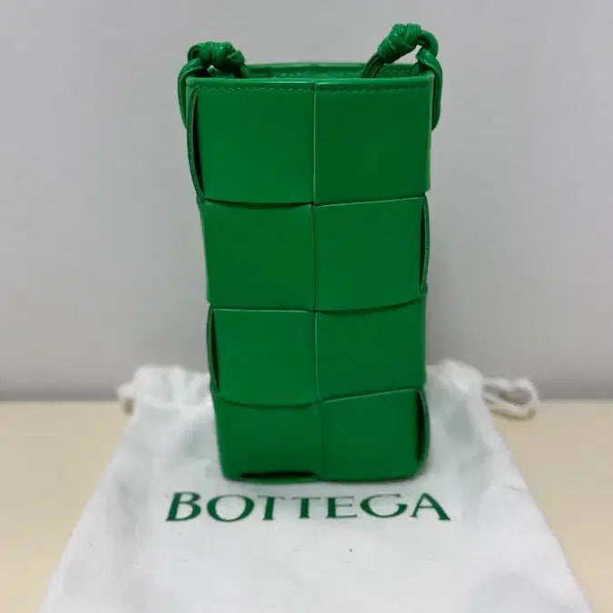 [BUNJANG] Bottega Veneta Cassette Phone Holder Bag / (새상품급) / (정품) 보테가 카세트 휴대폰 홀더백