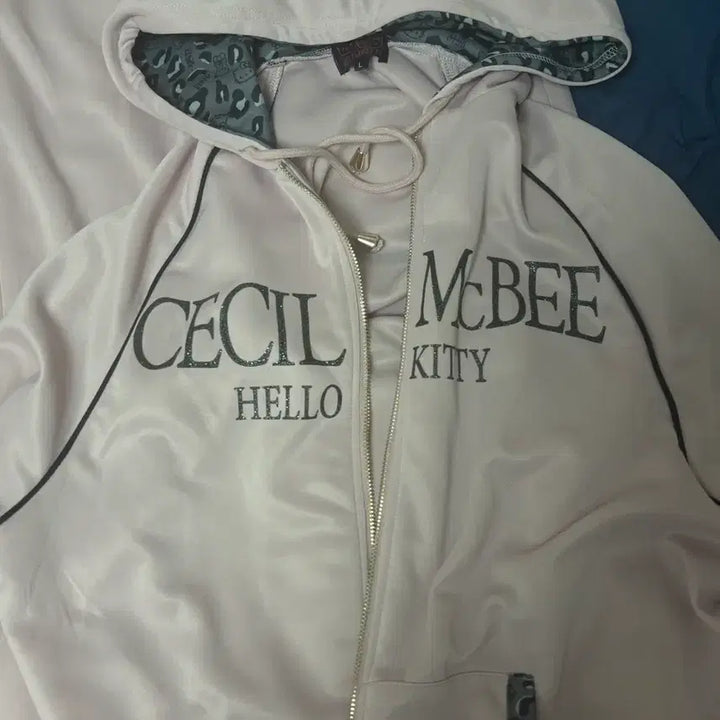 [BUNJANG] Cecil McBee x Hello Kitty Collaboration Hooded Set / 세실맥비 헬로키티 콜라보 세트 돈키호테 핑크색상