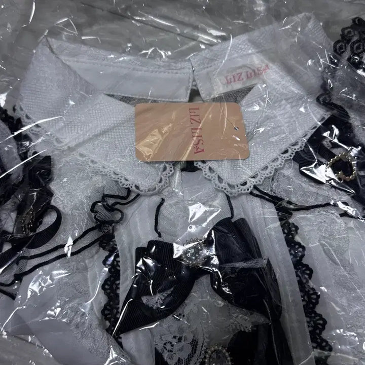 [BUNJANG] LIZ LISA Layered Triple Ribbon Blouse White/Black / LIZ LISA 리즈리사 레이어드 3연 리본 블라우스 화이트 블랙