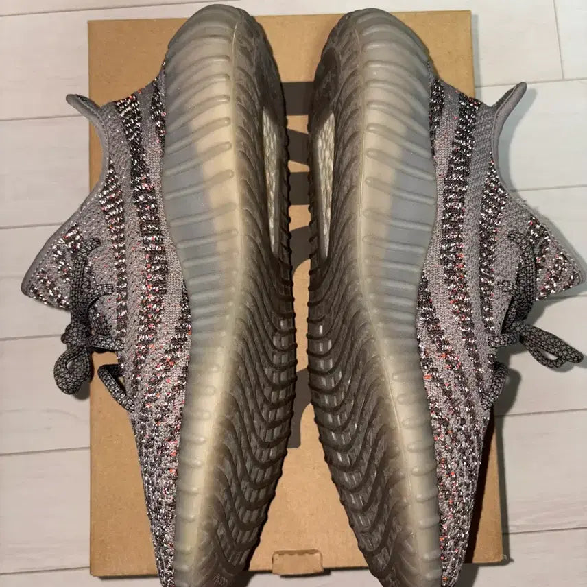 [SOLD OUT] 아디다스 이지 부스트 350 V2 벨루가 - 리플렉티브 275