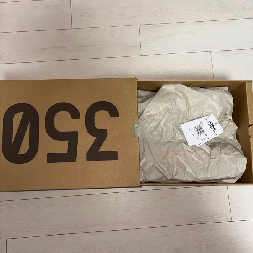 [SOLD OUT] 아디다스 이지 부스트 350 V2 벨루가 - 리플렉티브 275