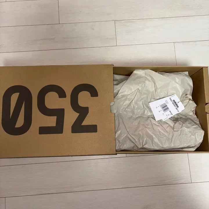 [SOLD OUT] 아디다스 이지 부스트 350 V2 벨루가 - 리플렉티브 275