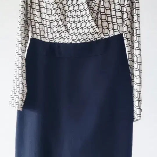 [BUNJANG] THE IZZAT Patterned Dress / THE IZZAT 브랜드의 세련된 패턴 원피스55 새옷수준