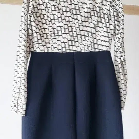 [BUNJANG] THE IZZAT Patterned Dress / THE IZZAT 브랜드의 세련된 패턴 원피스55 새옷수준