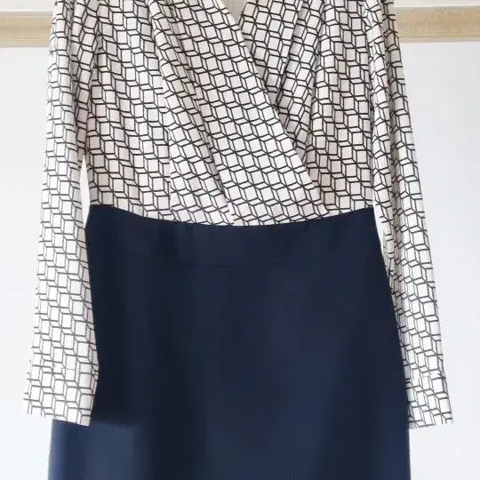 [BUNJANG] THE IZZAT Patterned Dress / THE IZZAT 브랜드의 세련된 패턴 원피스55 새옷수준