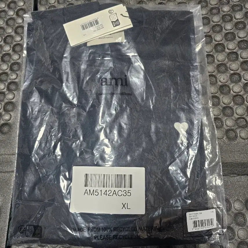 [SOLD OUT] 아미 스몰 하트 반팔티 블랙 XL 새상품