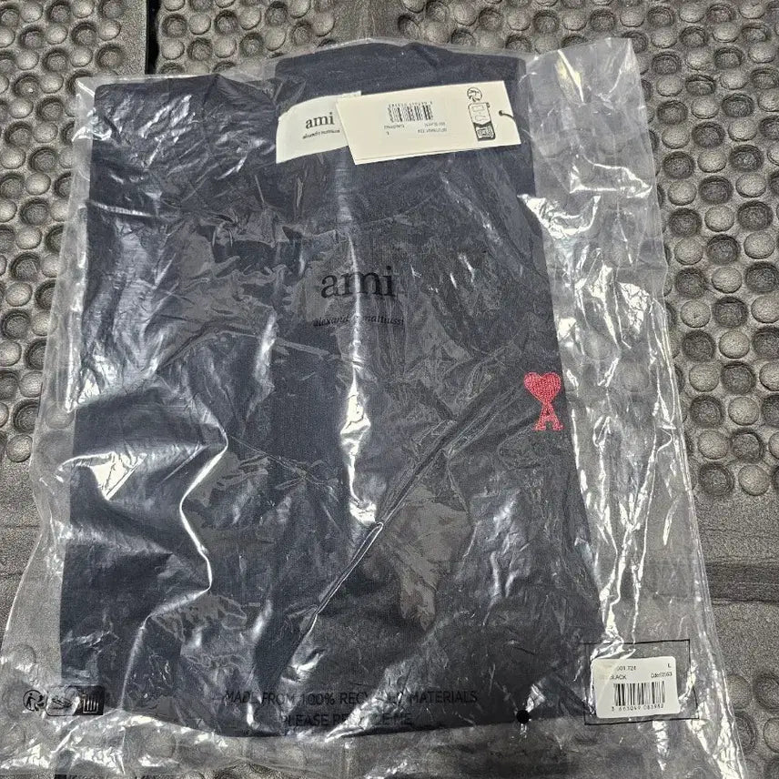 [SOLD OUT] 아미 스몰 하트 블랙 반팔 티셔츠 L