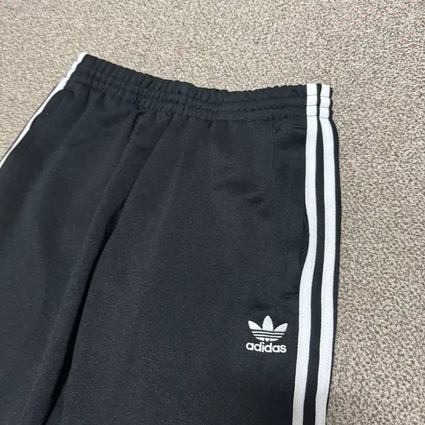[BUNJANG] Adidas SST Track Pants (L) / L 아디다스 sst 팬츠