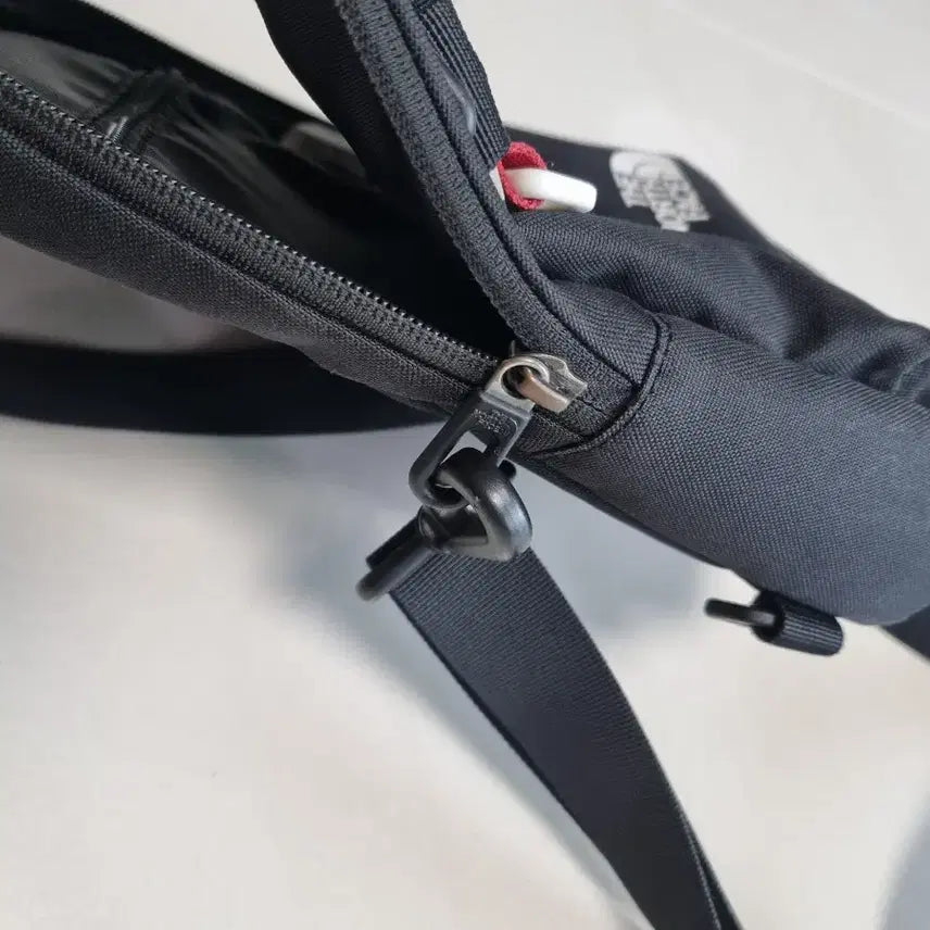 [BUNJANG] The North Face Kids Sling Bag Black / 노스페이스 슬링백 블랙