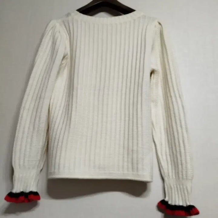 [BUNJANG] Embroidered Floral Knit Sweater / 꽃자수 니트