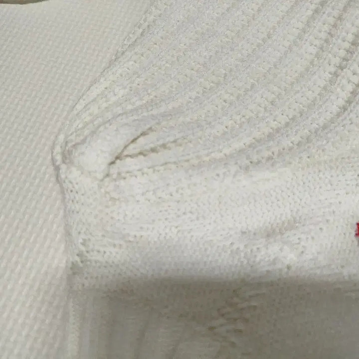 [BUNJANG] Embroidered Floral Knit Sweater / 꽃자수 니트