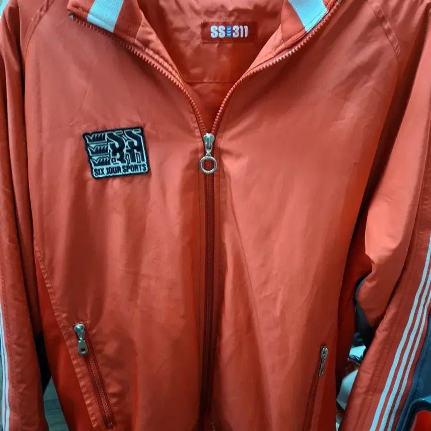 [BUNJANG] SIX JOUR SPORTS Orange Track Jacket / SIX JOUR SPORTS 오렌지색 트랙 자켓.  미사용 제품. 105