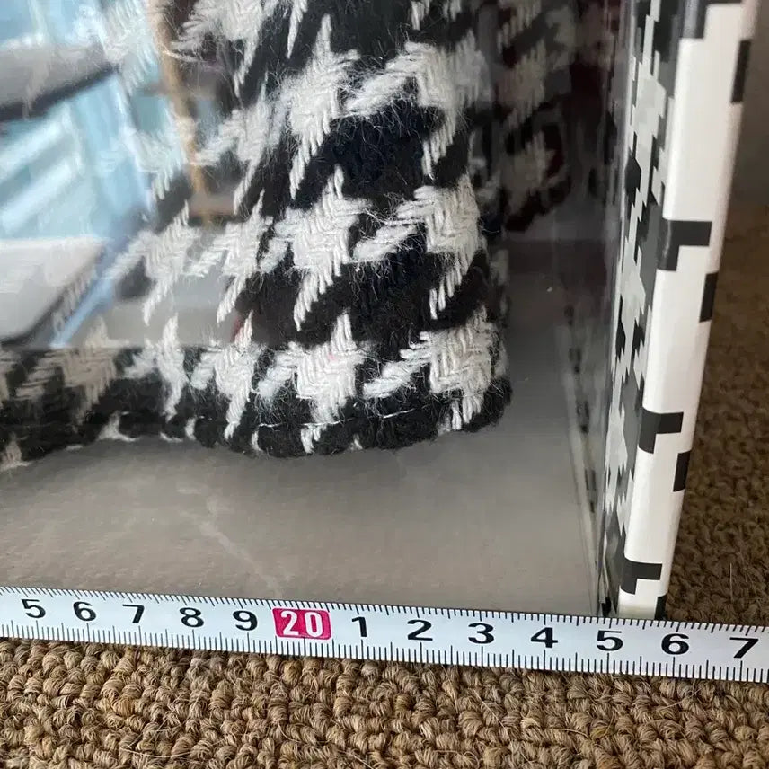 [BUNJANG] Sanrio Hello Kitty Houndstooth Check Large Doll / 산리오 헬로키티 하운즈투스 체크 대형 인형