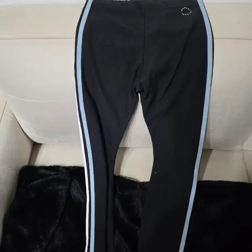 [SOLD OUT] 배럴 블랙 옆줄 레깅스