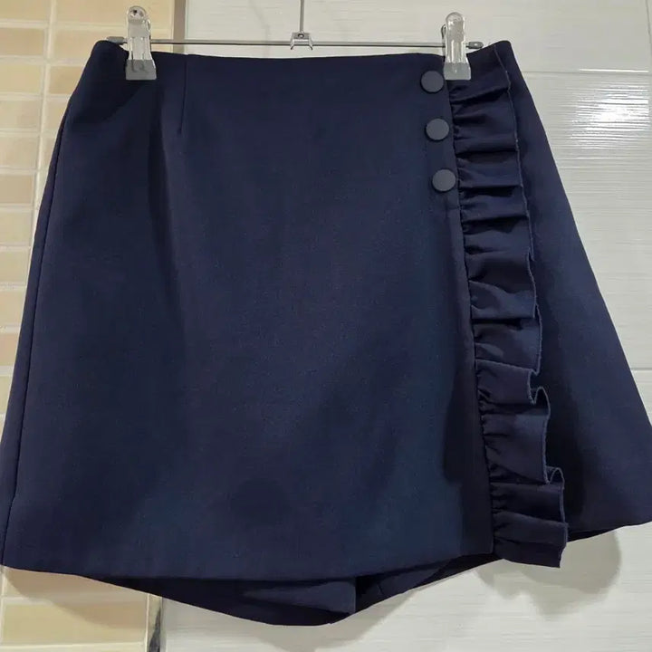 [BUNJANG] Tory Burch Navy Frill Shorts / 토리버치 네이비 프릴 반바지