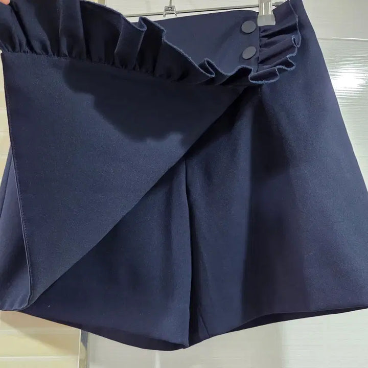 [BUNJANG] Tory Burch Navy Frill Shorts / 토리버치 네이비 프릴 반바지