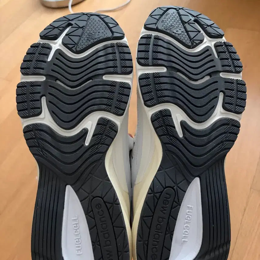 [BUNJANG] New Balance 990v6 Sneakers / 뉴발란스 990v6 290