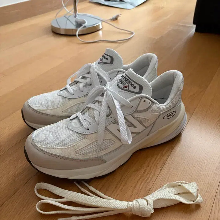 [BUNJANG] New Balance 990v6 Sneakers / 뉴발란스 990v6 290