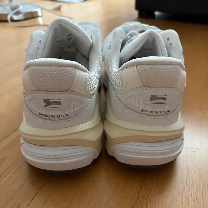 [BUNJANG] New Balance 990v6 Sneakers / 뉴발란스 990v6 290