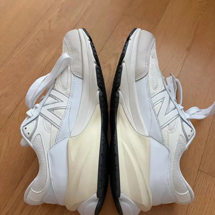 [BUNJANG] New Balance 990v6 Sneakers / 뉴발란스 990v6 290