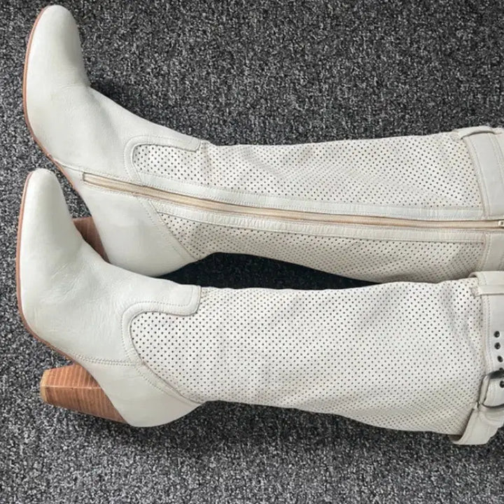 [SOLD OUT] 빈티지 버클 화이트 가죽 니하이 롱부츠 250