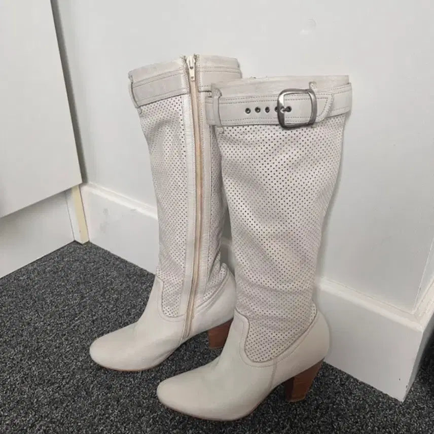 [SOLD OUT] 빈티지 버클 화이트 가죽 니하이 롱부츠 250