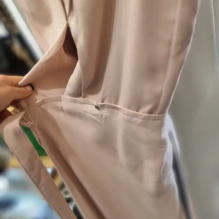 [BUNJANG] The Silhouette Asymmetrical Dress / 더 실루엣 언발 드레스 원피스