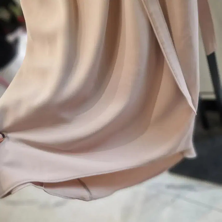 [BUNJANG] The Silhouette Asymmetrical Dress / 더 실루엣 언발 드레스 원피스