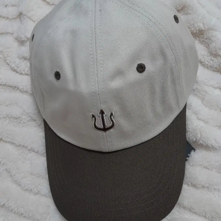 [BUNJANG] Verutum Trident Embroidered Cap / 베루툼 캡모자 삼지창 자수