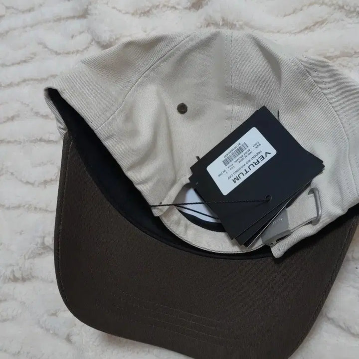 [BUNJANG] Verutum Trident Embroidered Cap / 베루툼 캡모자 삼지창 자수