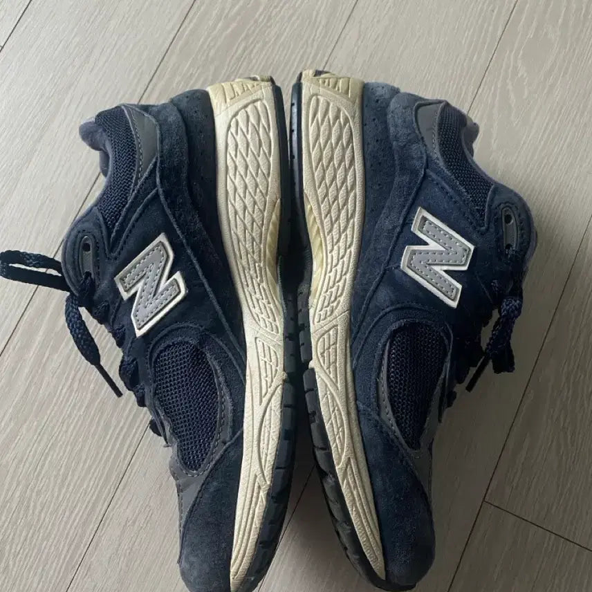 [BUNJANG] New Balance 2002R Navy Sneakers / 뉴발란스 2002r 네이비 / 230-235