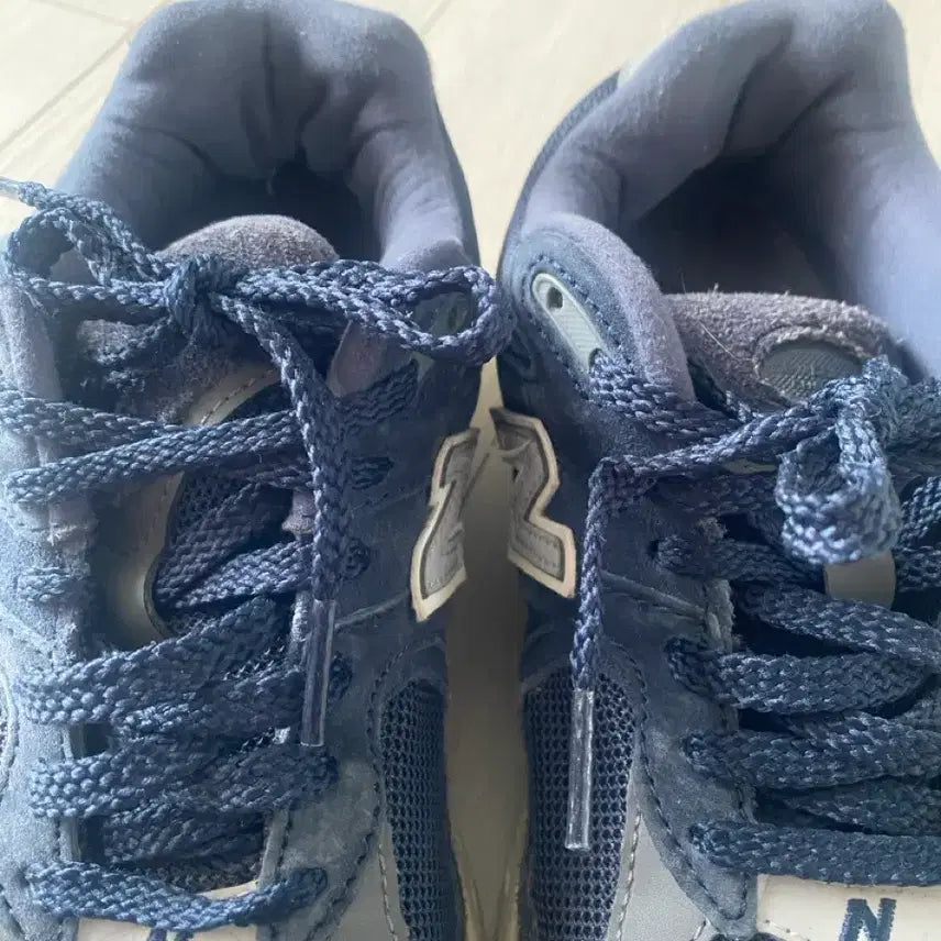 [BUNJANG] New Balance 2002R Navy Sneakers / 뉴발란스 2002r 네이비 / 230-235