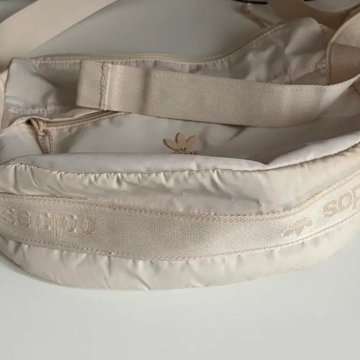[SOLD OUT] 아디다스 코트사이드 크로스백 가방