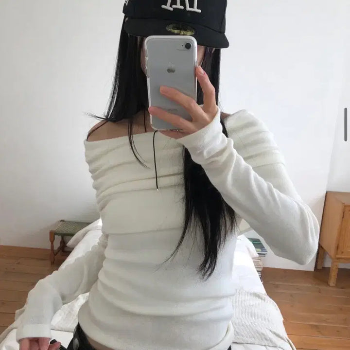 [BUNJANG] RitKim Angora Off-Shoulder Knit Ivory / 릿킴 앙고라 오프숄더 니트 아이보리