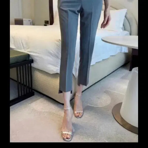 [BUNJANG] Slim Fit Cropped Slacks - Charcoal / 출근룩 필수템 깔끔 슬랙스 (핏보장)