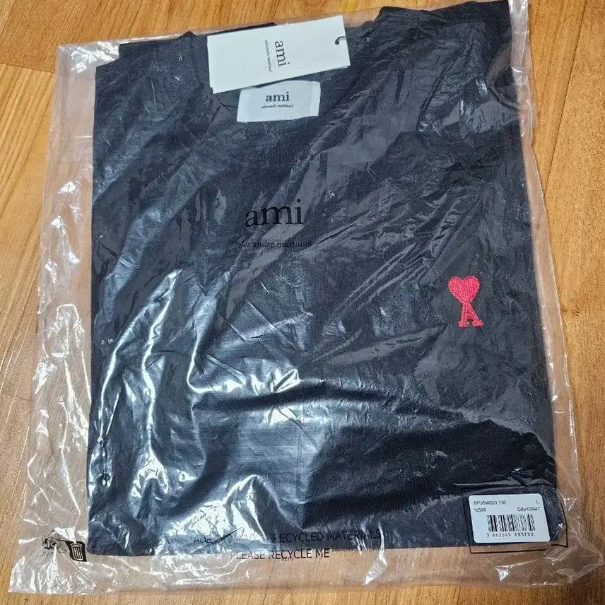 [SOLD OUT] 아미 스몰 하트 블랙 긴팔티 L