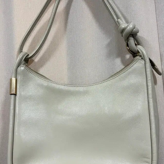 [SOLD OUT] 제이에스티나 아이보리 가죽 숄더백