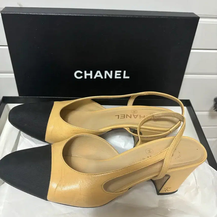[BUNJANG] Chanel Classic Two-Tone Mid-Heel Slingback Shoes 37.5 / 샤넬 클래식 투톤 미들힐 슬링백 37.5(정품)