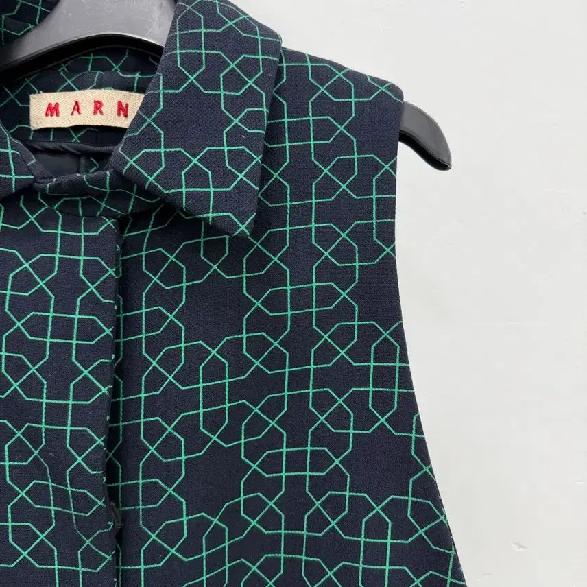 [BUNJANG] MARNI Sleeveless Vest Jacket / 정품 마르니 MARNI 민소매 라나버진울 100% 베스트 자켓